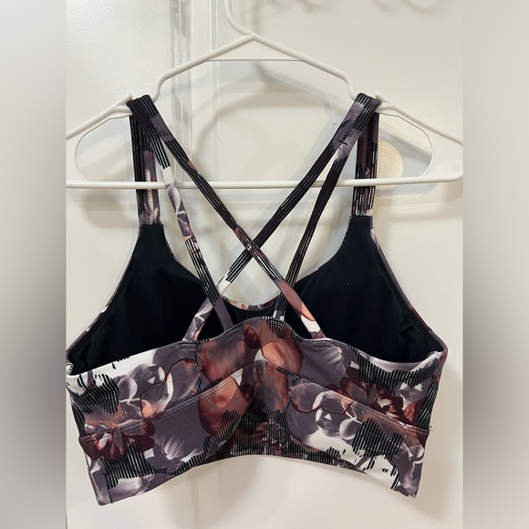 Woman’s size large sports bra - Picture 2 of 2